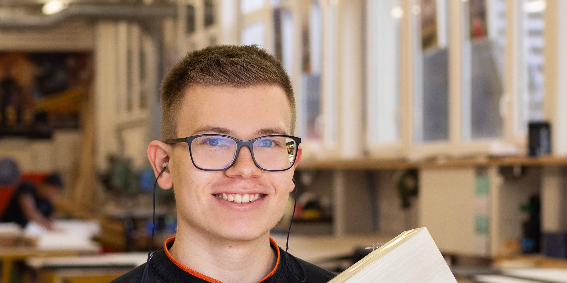 Bild von Frischer Wind an der CNC-Maschine: Jungschreiner Levin meistert ein Mammutprojekt.