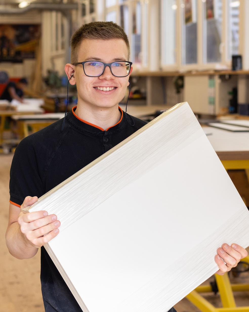 Bild von Frischer Wind an der CNC-Maschine: Jungschreiner Levin meistert ein Mammutprojekt.